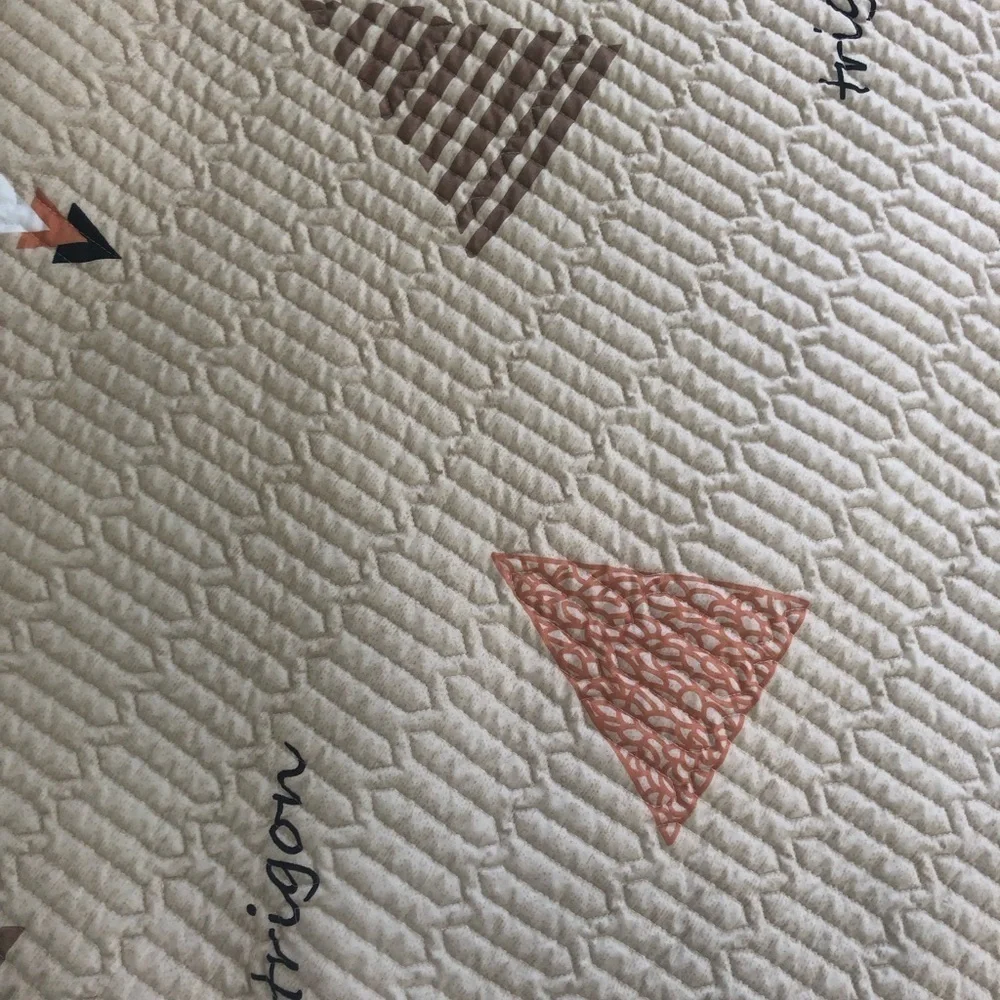 Uni-sex Twin Lightweight Trigon Triangles Bedspread Beige Navy Neutrals 80X65